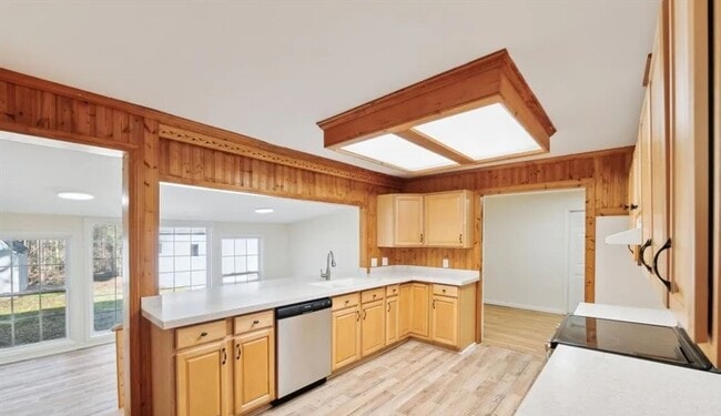 Building Photo - Welcome to this Newly renovated  3 bedroom...