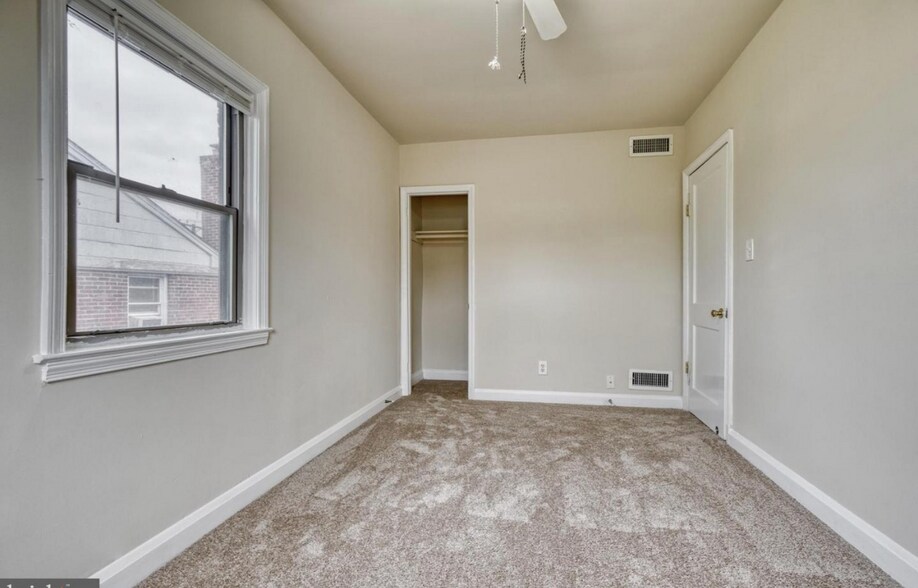 Building Photo - 1035 Arncliffe Rd