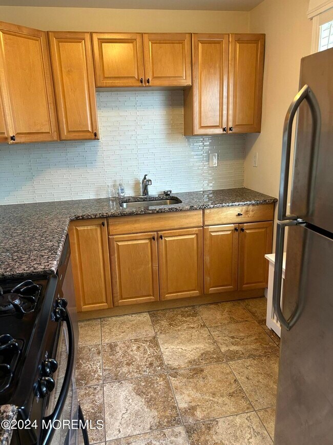 Building Photo - 300-306 Deal Lake Dr