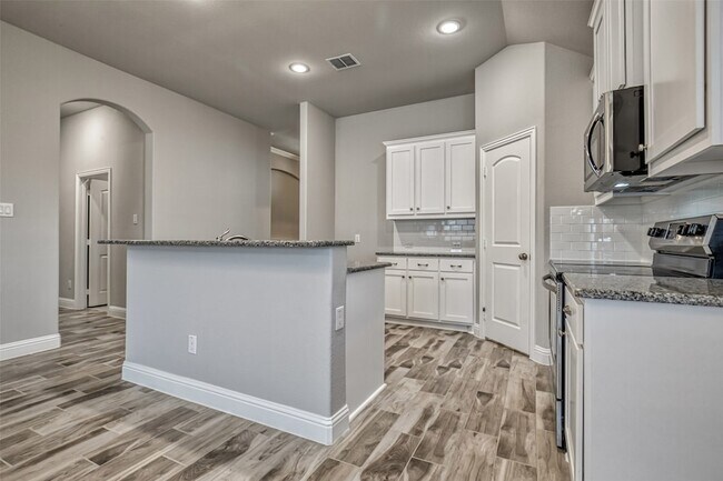 Building Photo - 207 Gardenia Dr