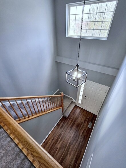 Building Photo - 464 Lancaster Dr