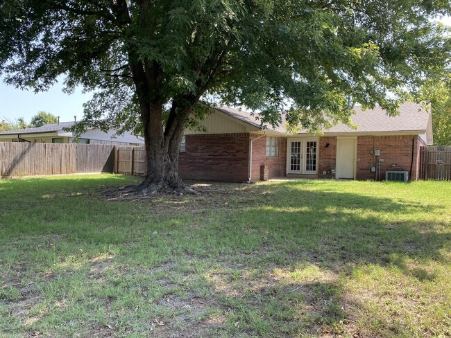Building Photo - 1309 Abbey Dr