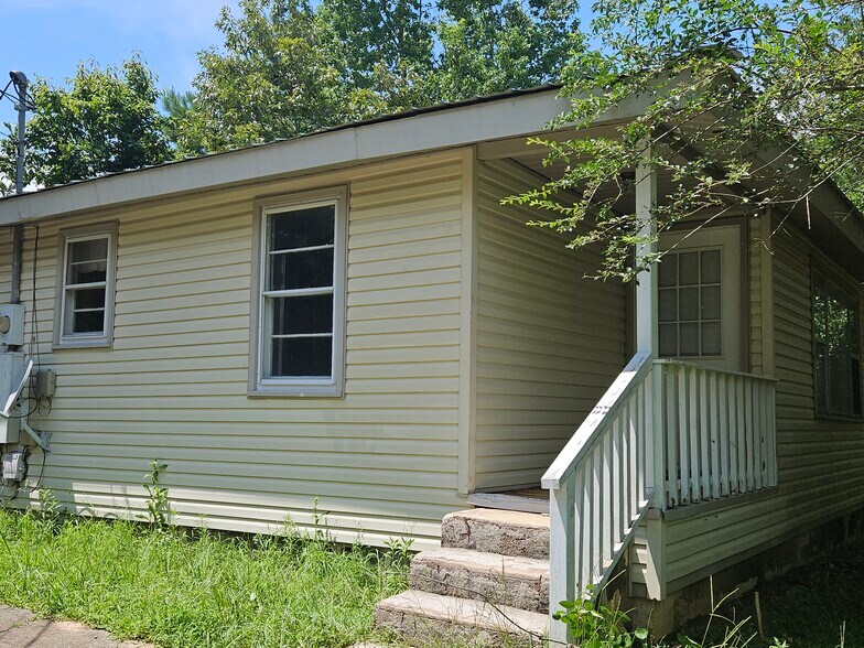 Primary Photo - 125 Ray Dr