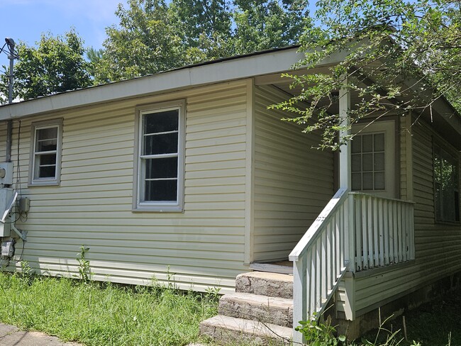 Building Photo - 125 Ray Dr