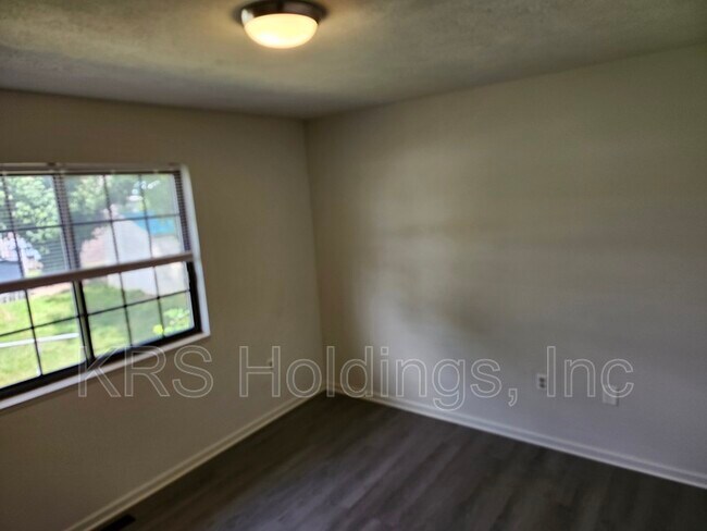 Building Photo - 211 S Waverley St