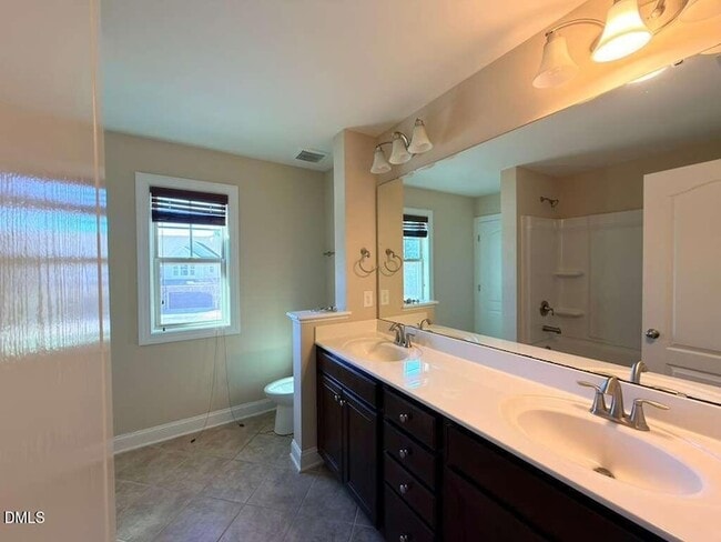 Building Photo - 305 Alamosa Pl