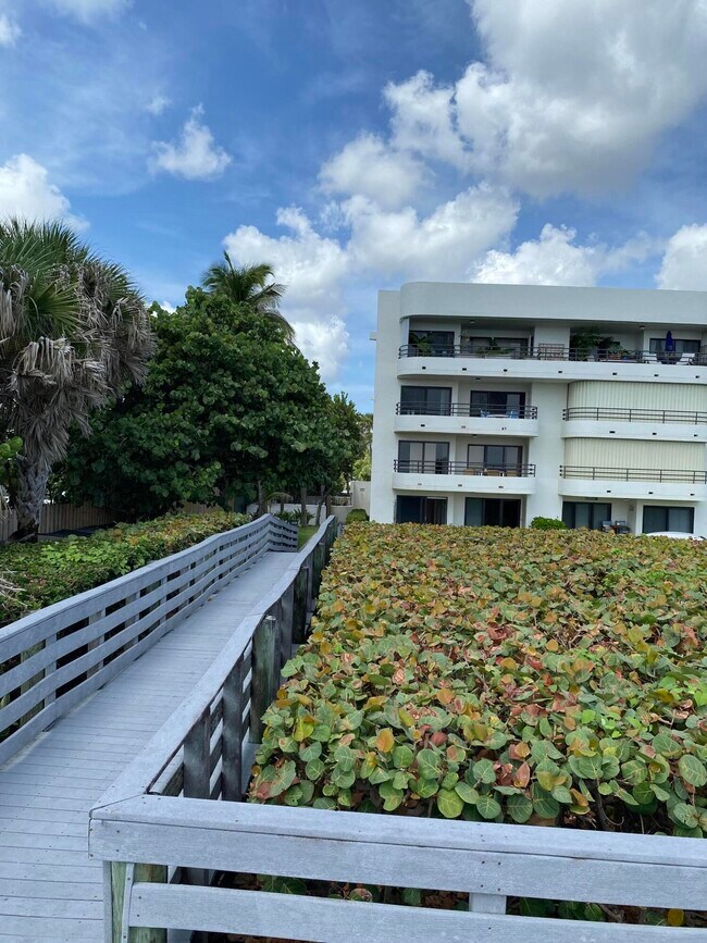 Building Photo - 420 Celestial Way