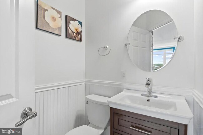 Building Photo - 100 Harborview Dr