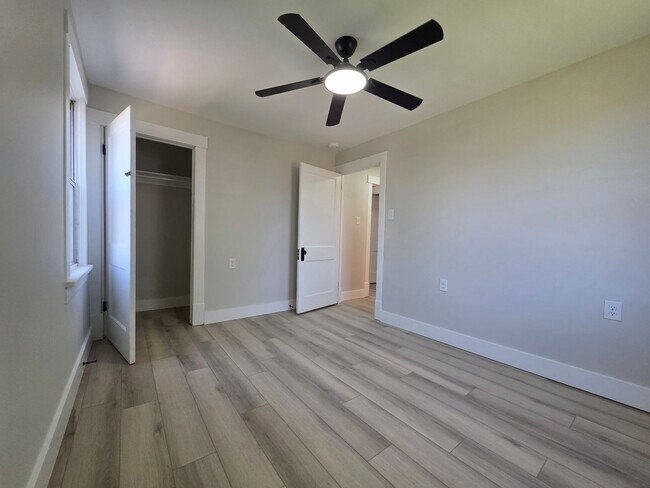 Building Photo - 2 Bed 1 Bath Single Family Home