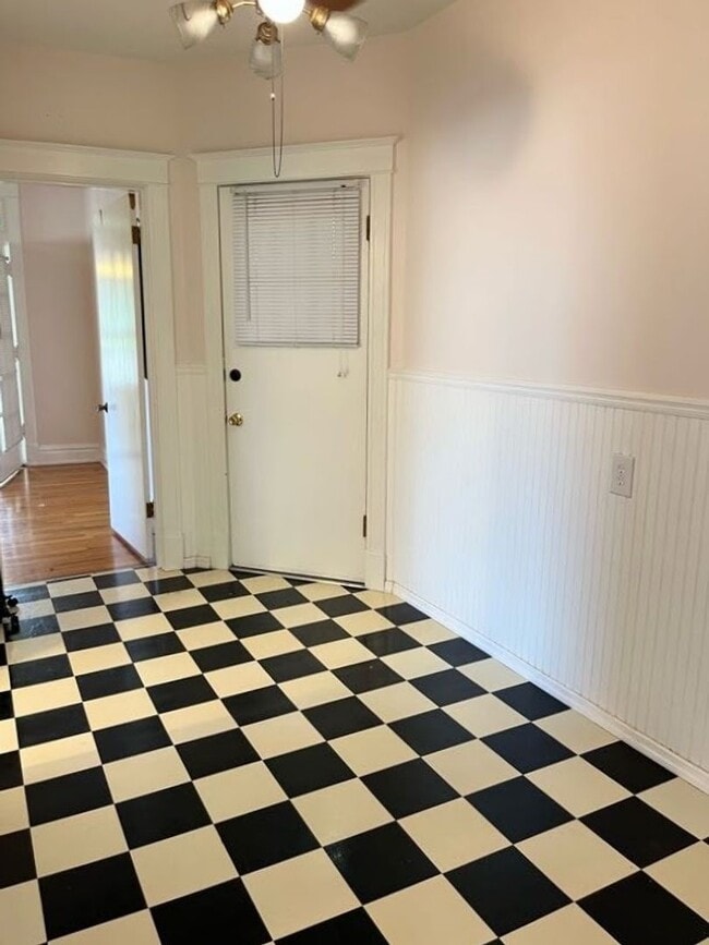 Building Photo - Charming 1 bedroom, first-floor in Shaw. C...