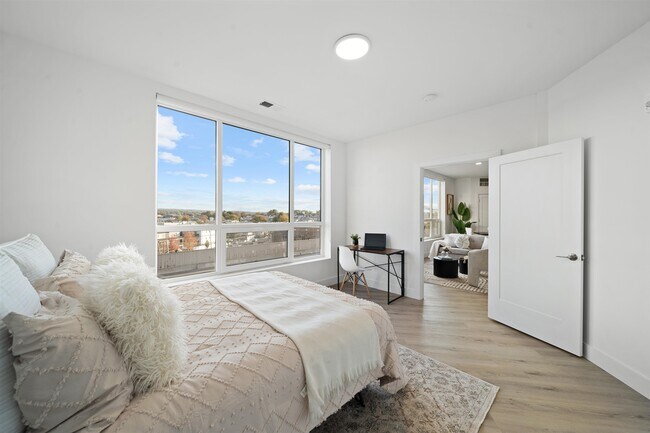 Building Photo - 17 Ave E