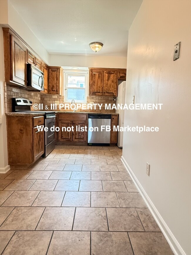 Building Photo - 8660 W 109th St