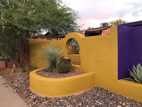 Building Photo - 2128 E 9th St