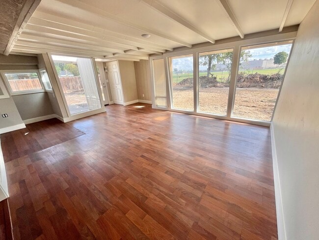 Building Photo - JUST REDUCED!! Newly Remodeled & Full of Character!