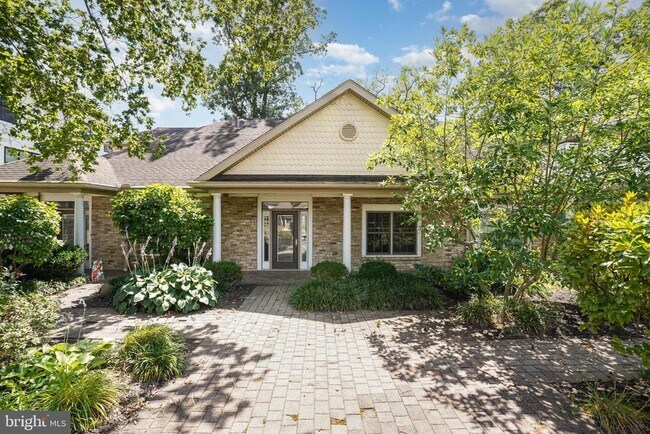Building Photo - 163 High Pointe Dr
