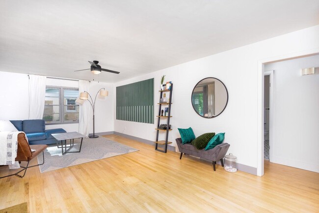 Building Photo - 376 Crown Point