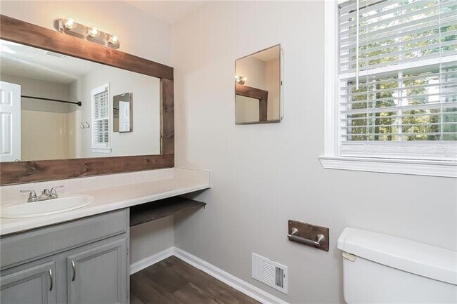 Building Photo - 230 Sweetwater Cir