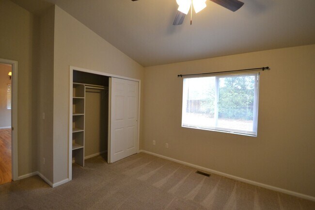 Building Photo - 3 bed, 2 bath with A/C in Fountain Mesa Heights - Available Now! MileStone Real Estate Services