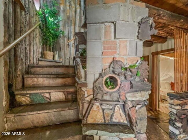 Building Photo - 100 E Glade Ln