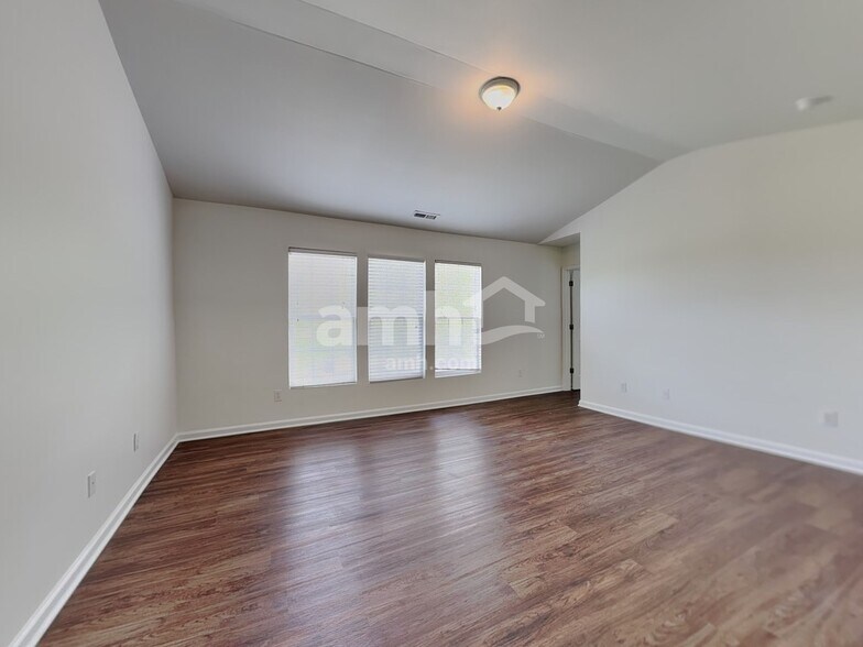 Building Photo - 2002 Gushing Dr