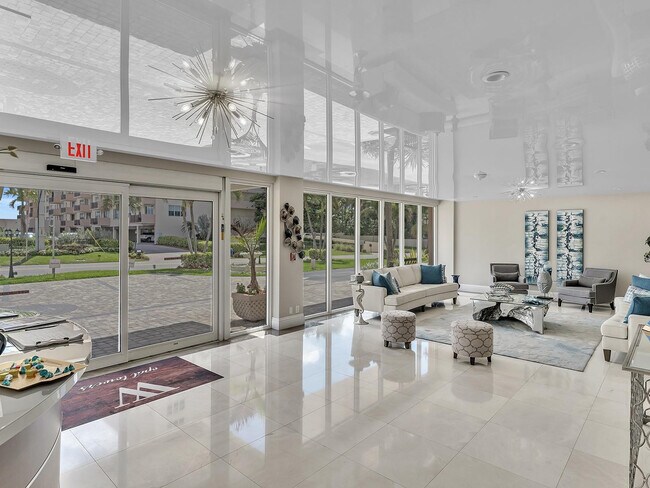 Building Photo - 1150 Hillsboro Mile