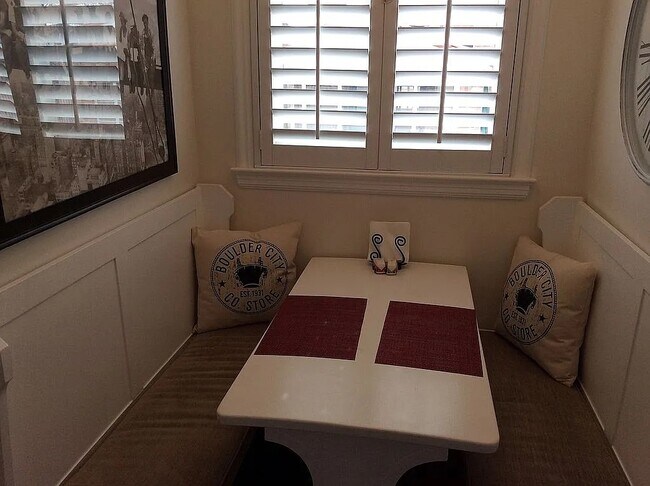 Building Photo - 304 Nevada Way