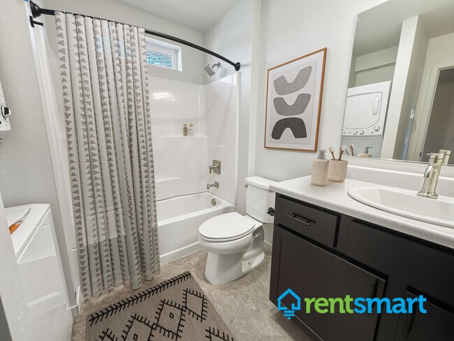 Building Photo - 2405 Arcadia Dr