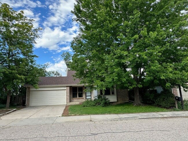 Primary Photo - Sun-Filled 3-Bed, 2.5-Bath home with Deck ...