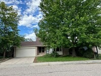 Building Photo - Sun-Filled 3-Bed, 2.5-Bath home with Deck ...