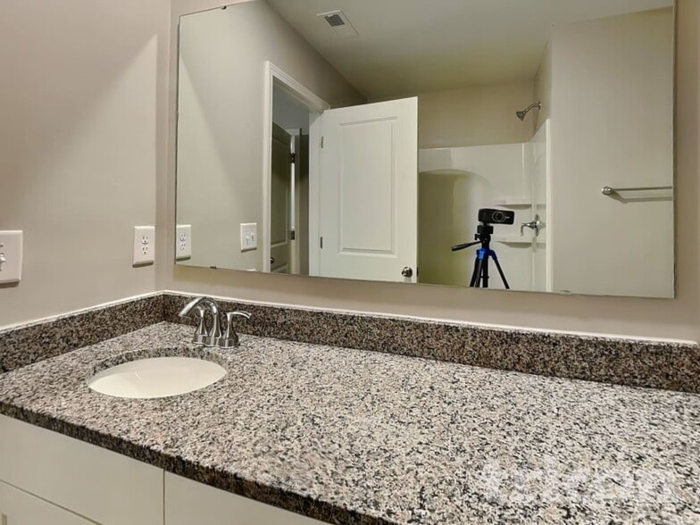 Building Photo - 808 Caper St