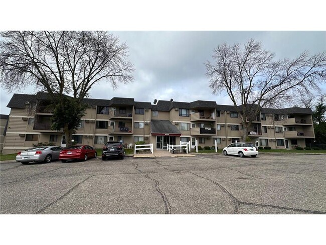 Building Photo - 4009 Heritage Hills Dr