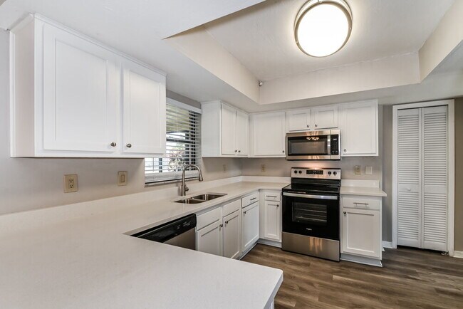 Building Photo - 2123 SE 3rd St