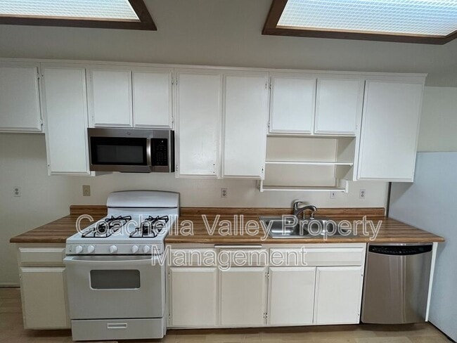 Building Photo - 32244 Navajo Trail