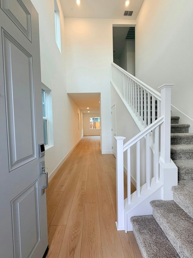 Building Photo - 325 N Paso Robles Dr