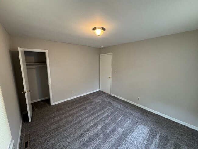 Building Photo - 2116 Finchley Dr