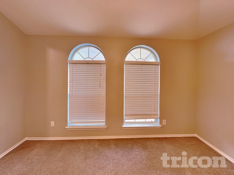 Building Photo - 711 Lentisco Dr