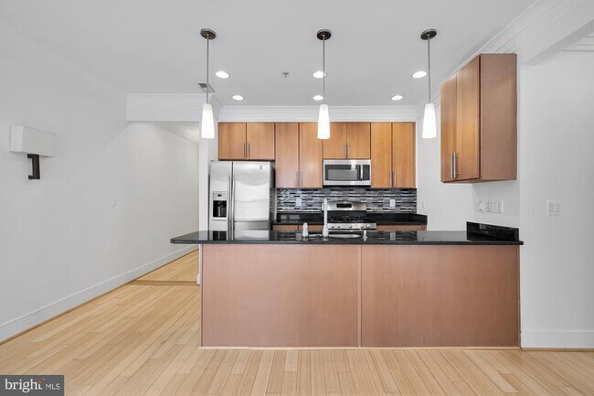 Building Photo - 449 R St NW