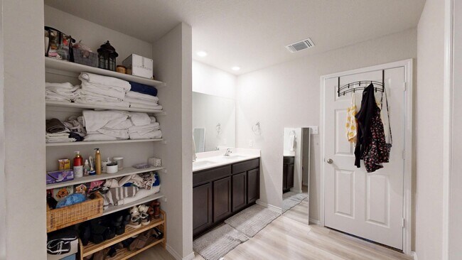 Building Photo - 2 WEEKS FREE RENT + $2,195 + COMMUNITY SWIMMING POOL IN TEMPLE!!