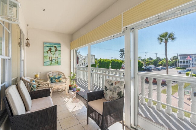 Building Photo - 1971 SE 5th Ct