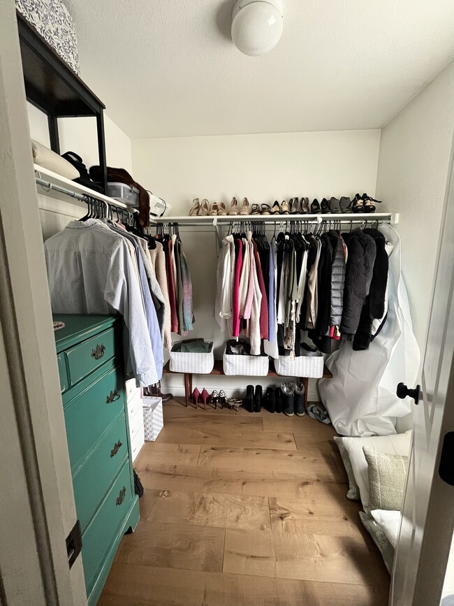 Building Photo - 4565 Lucerne Ave