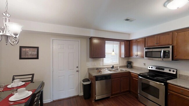 Building Photo - 307 Family Lodge Dr