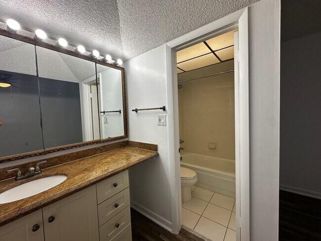 Building Photo - 2600 Fiore Way