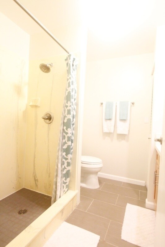 Building Photo - 923 Green St