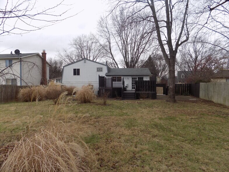 Building Photo - 3377 Hunt Club Road North