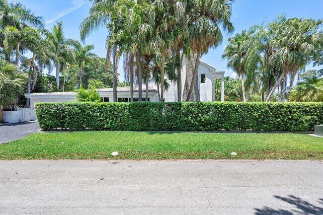Building Photo - 9200 N Bayshore Dr