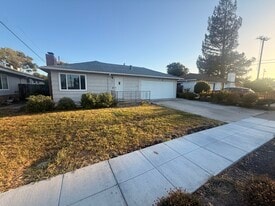 Building Photo - 212 E Hemlock Ave