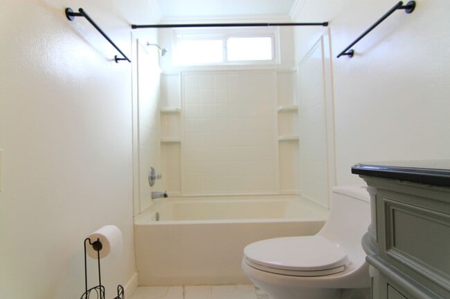 Building Photo - 5604 Bloomfield St