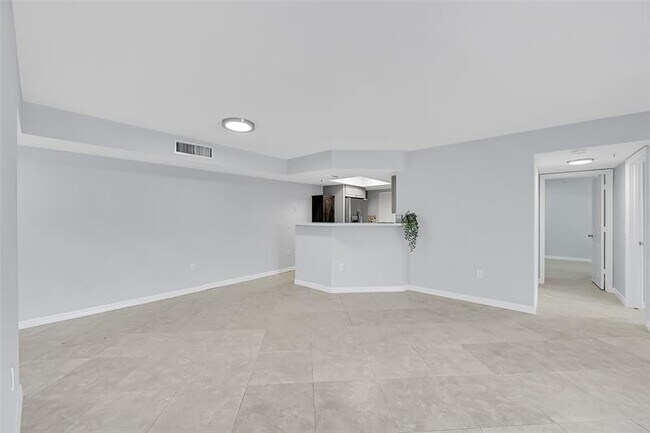Building Photo - 5005 Wiles Rd