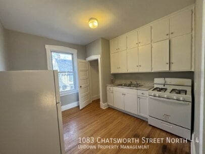 Building Photo - 1083 Chatsworth St N