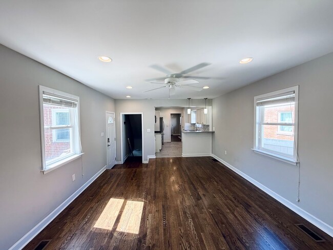 Building Photo - Fully Renovated 3-Bedroom 3-Bathroom Gem in Cincinnati!